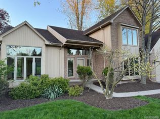 5304 Pond Bluff Dr, West Bloomfield, MI 48323