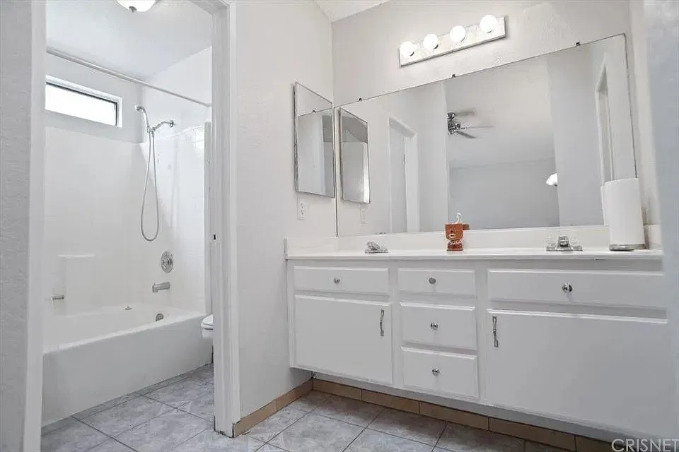 3 bed, 1110 sqft, $2,600 — Photo 3