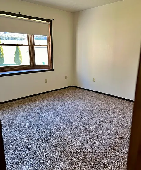 1043 Cranston Dr — Photo 8