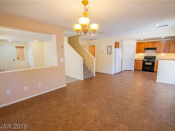 3rd image of 120 Lions Den Ave