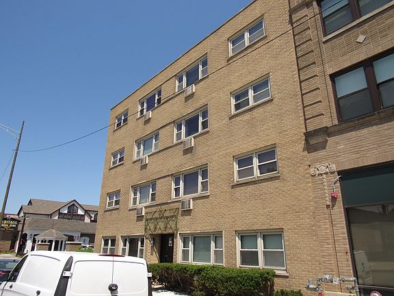2nd image of 3131 Oak Park Ave APT 3C