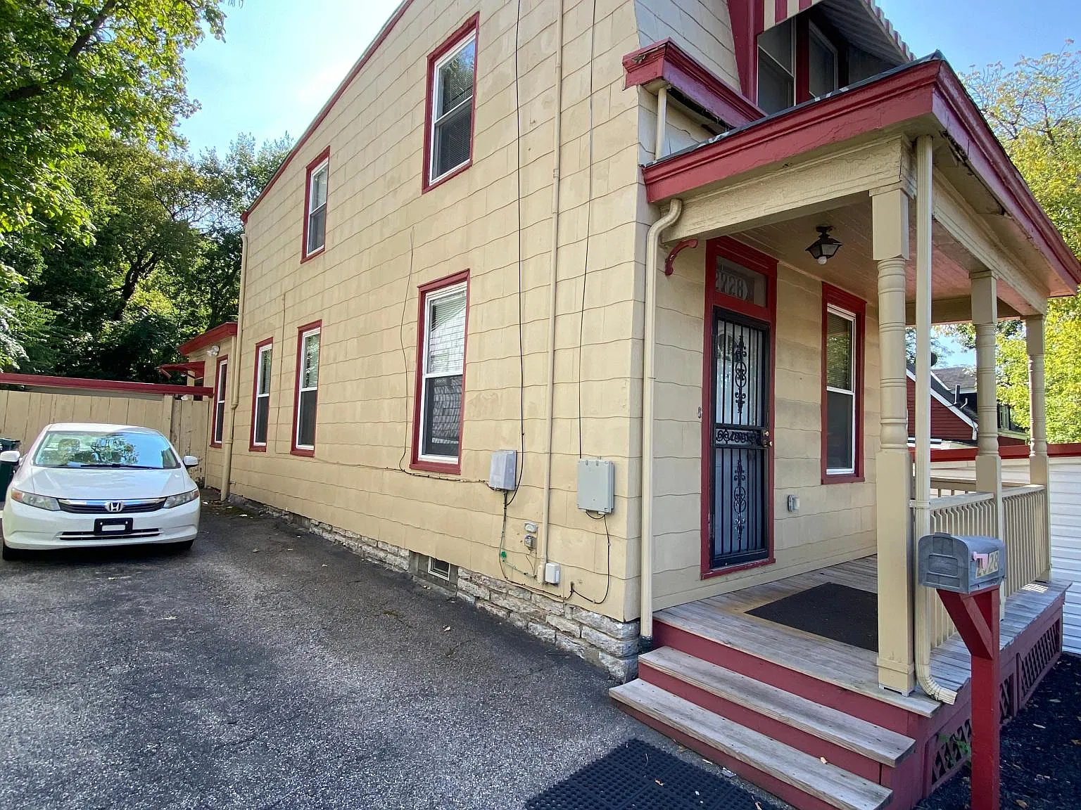 3 bed, 1.5 bath, 1280 sqft, $2,200 — Photo 2