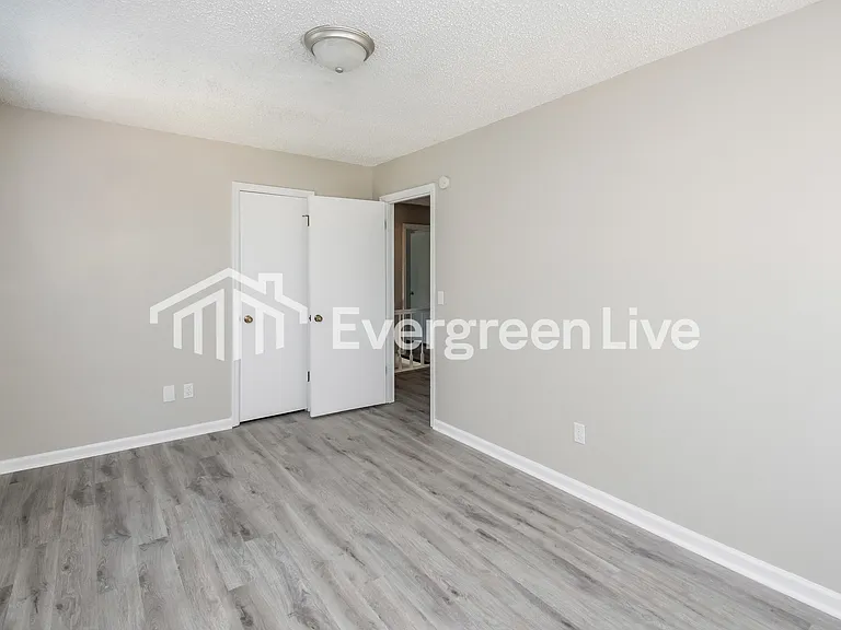 1029 Natchez Trl — Photo 12