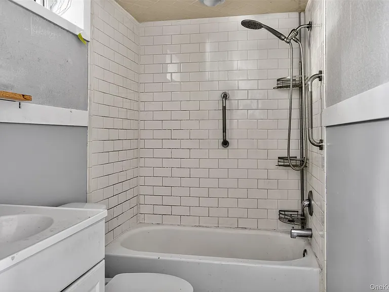 4 Riverview Ave #1 — Photo 11