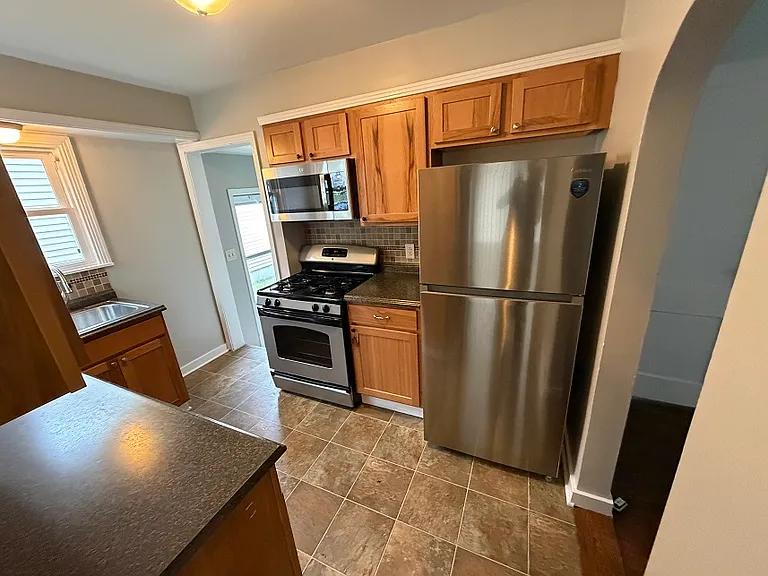 1160 Edna St SE — Photo 2