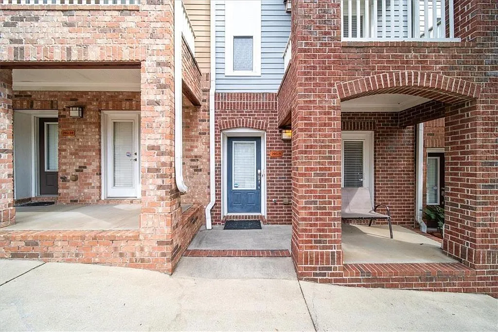 3 bed, 3.5 bath, 1270 sqft, $2,695 — Photo 2