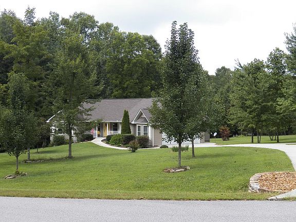 2nd image of 194 Evergreen Pl