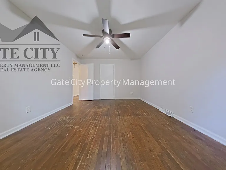 2021 Maywood St #E — Photo 6