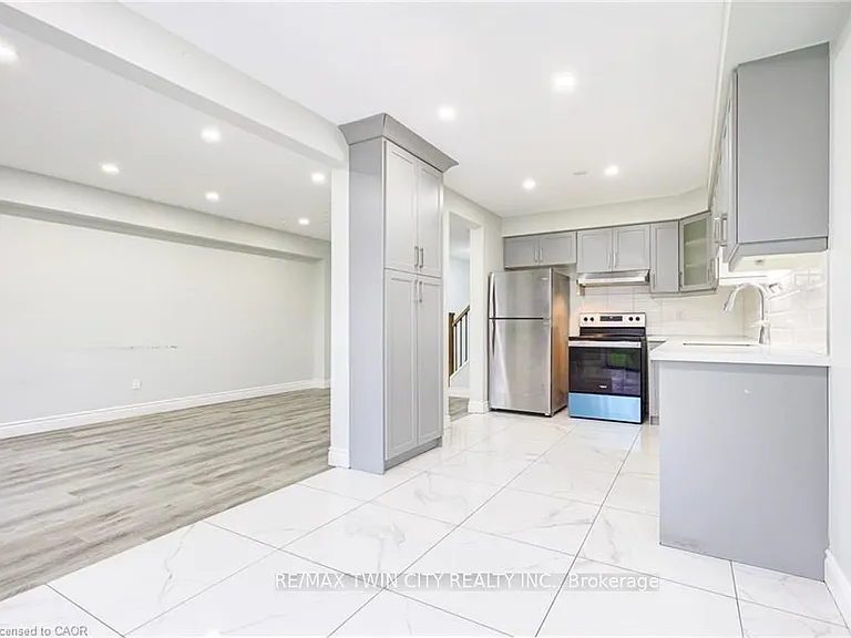 110 Commonwealth St — Photo 10