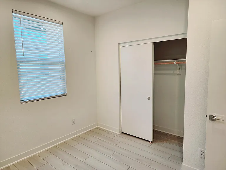 1703 W Bushell St — Photo 12