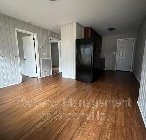 326 Loop St #F — Photo 2