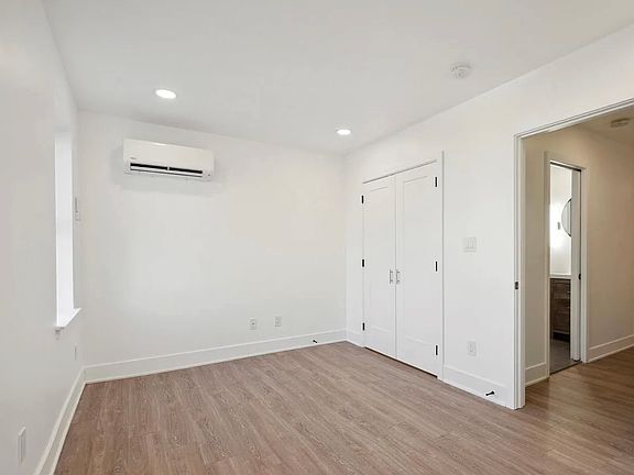 3rd image of 5043 Spruce St #3