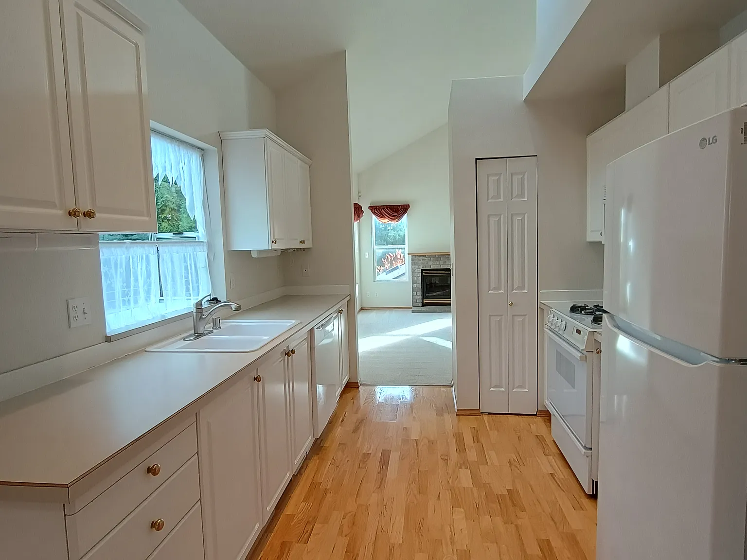 2 bed, 2.5 bath, 1468 sqft, $2,600 — Photo 4