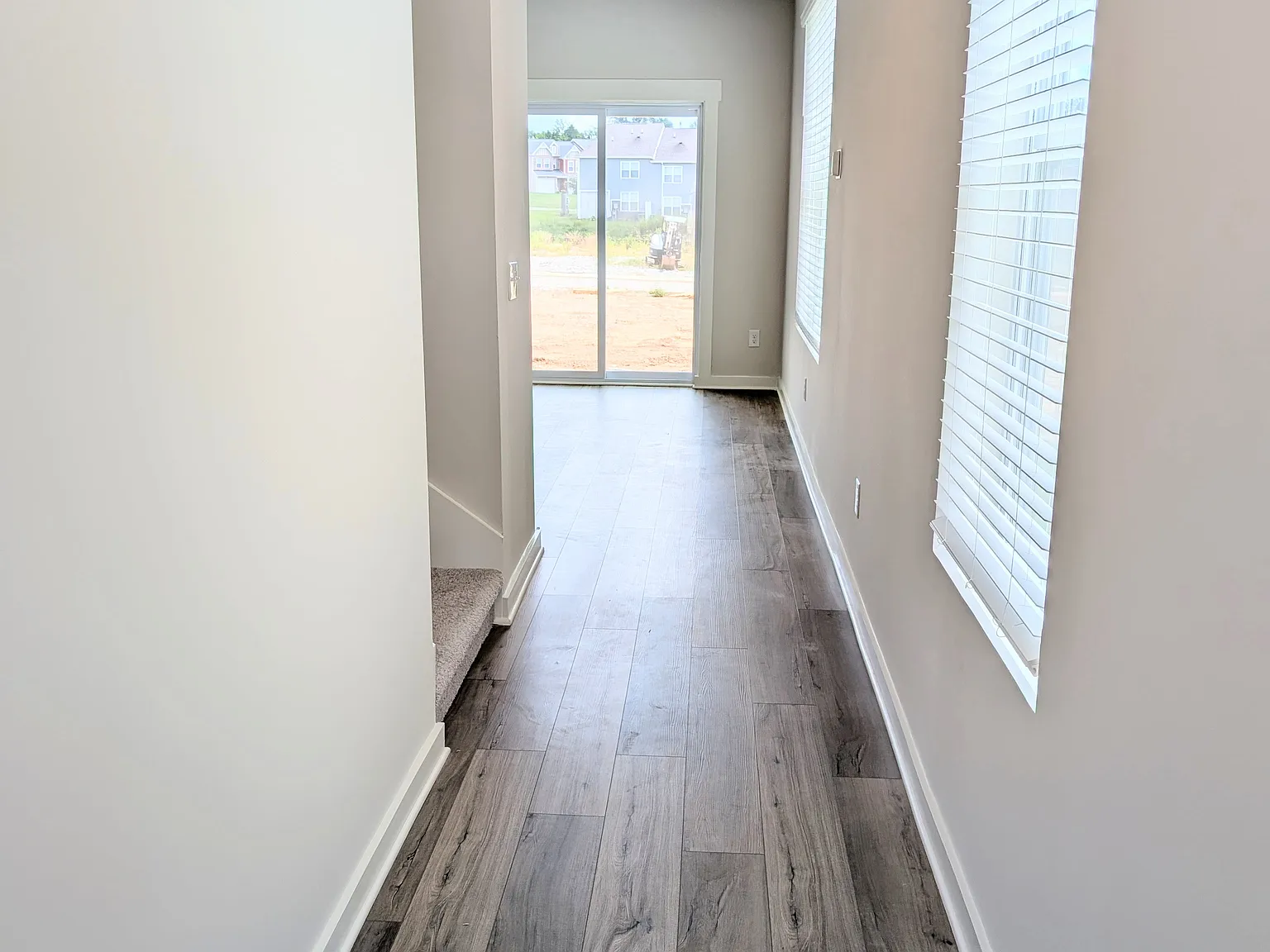 3 bed, 2.5 bath, 1673 sqft, $2,100 — Photo 4