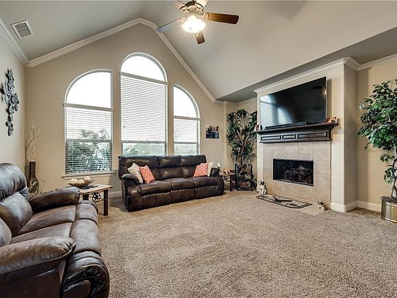 5th image of 402 Canterbury Dr