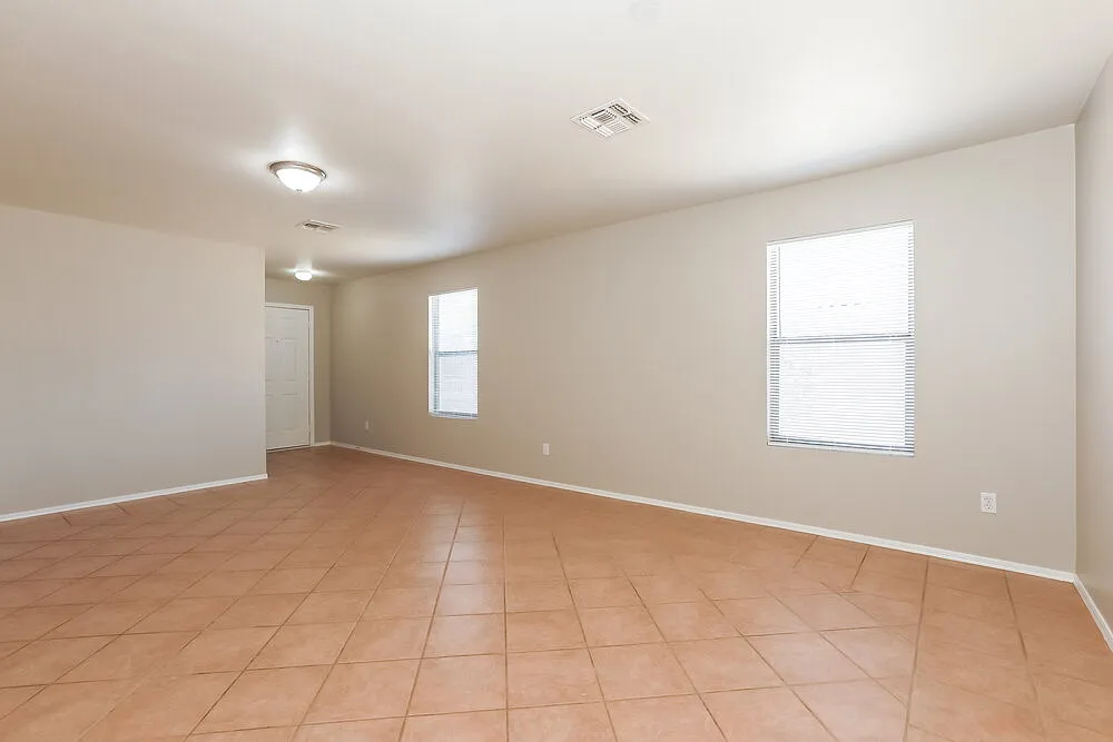 3 bed, 2.0 bath, 1795 sqft, $2,220 — Photo 4