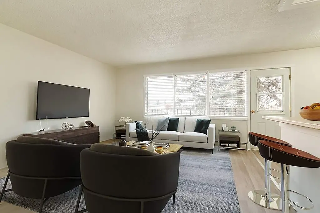Lakeview Apartments — Photo 3