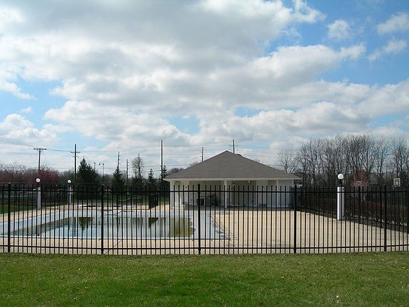 Pool perfect for the hot summer days.