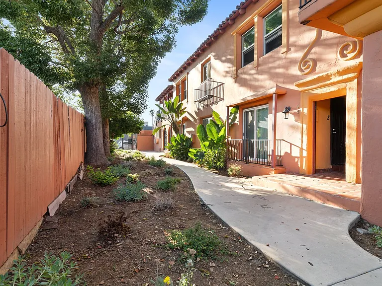 820 Lime Avenue — Photo 30