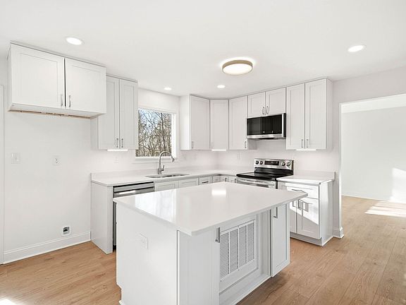 2nd image of 1057 W Outer Dr