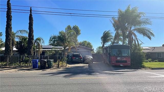 1st image of 10679 Linden Ave