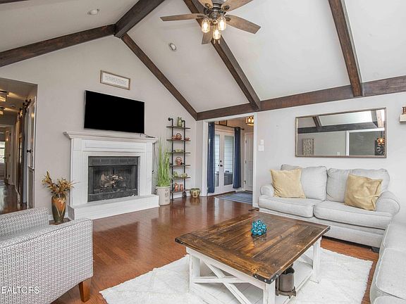 4th image of 442 Dairy Ln