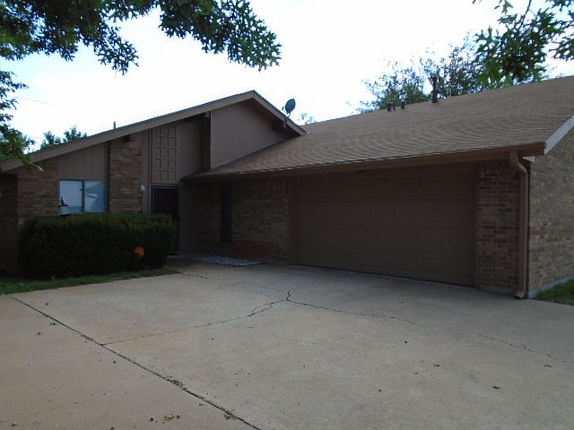 1st image of 3033 Curry Ln