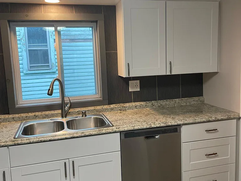 173 Caroline St #LOWER — Photo 2