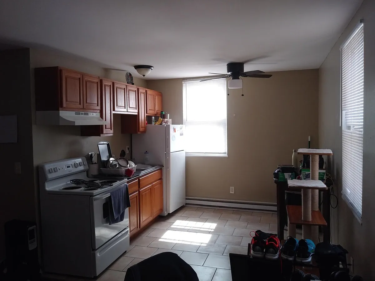 Building Photo - 1704 Pleasant St #1F