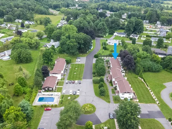 8 Keegan Ln E, Greenfield, MA 01301