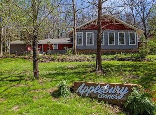 1657 N Applebury Dr, Fayetteville, AR 72701