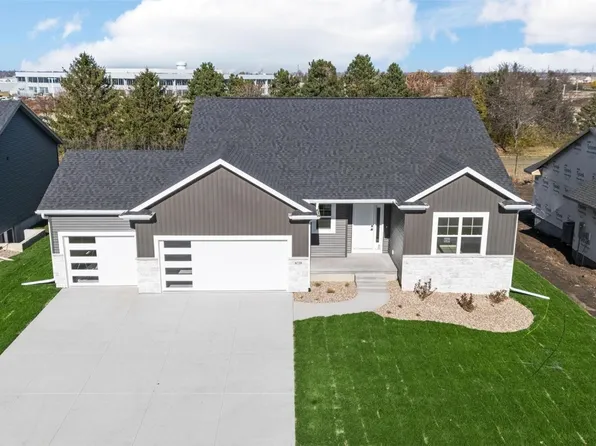 6720 Artesa Bell Dr SW, Cedar Rapids, IA 52404