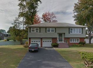52 Donna Dr, Fairfield, NJ 07004