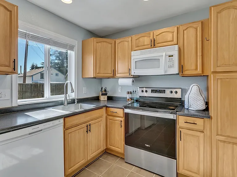 3005 Cinkovich St — Photo 4