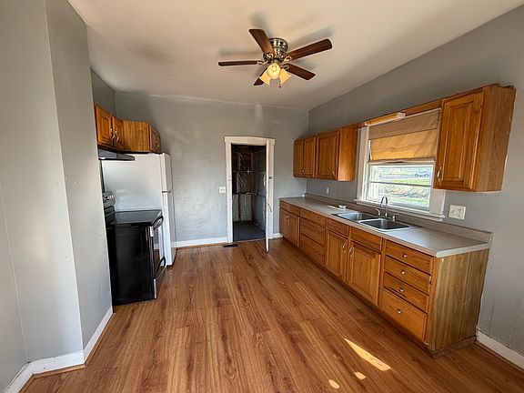 3rd image of 207 N 1st St