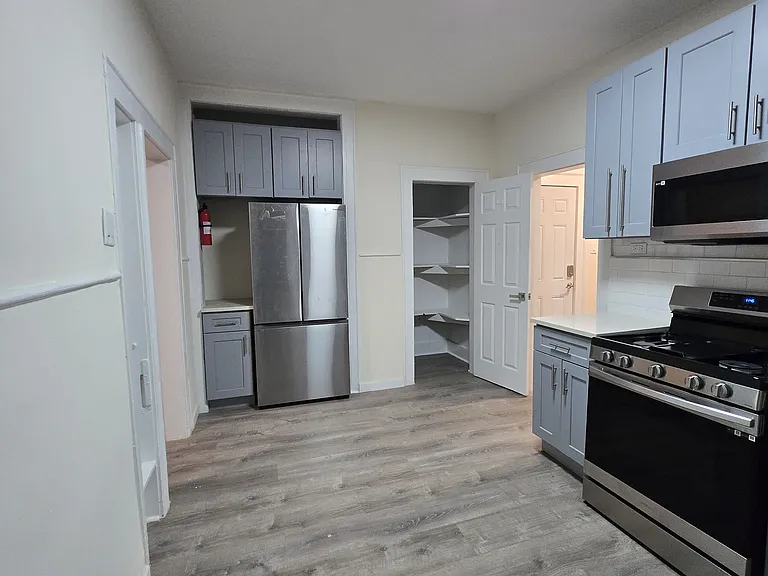 110 Schley St #1R — Photo 7