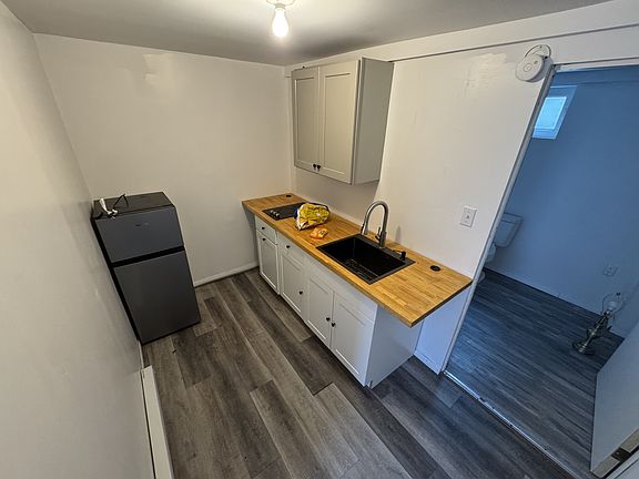 4th image of 169 N Grant St #4