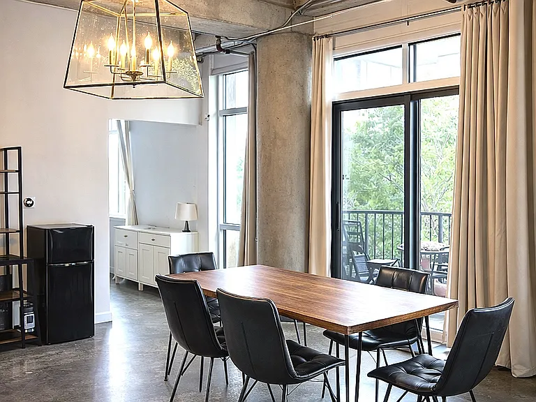 1001 Belleview St #202 — Photo 4