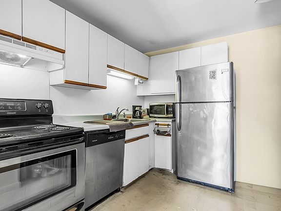 5th image of 145 Essex Ave APT 424