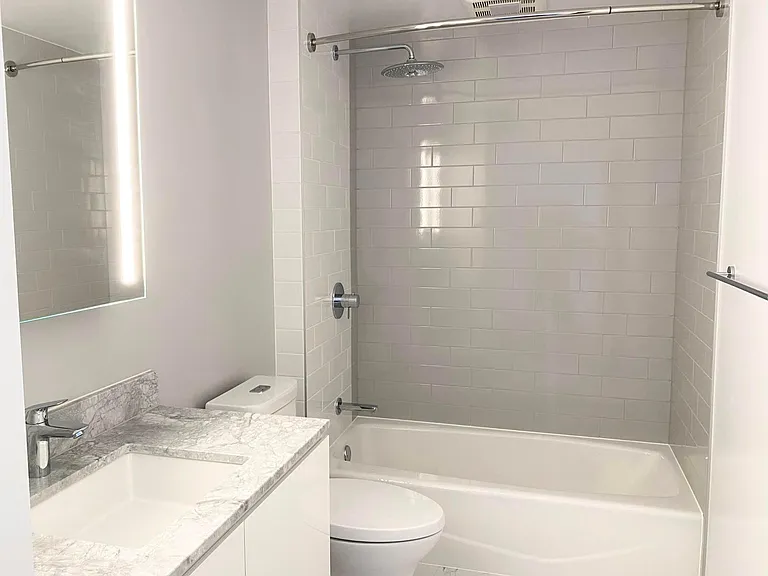 987 Queen St #1416 — Photo 11