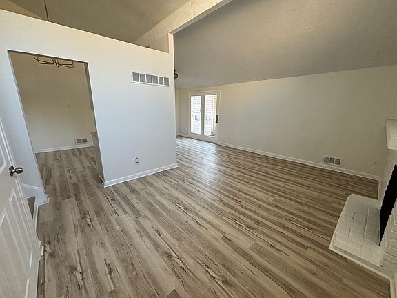 4th image of 11218 College Ave