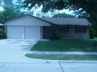 5813 Rosalyn Dr, Fort Worth, TX 76148