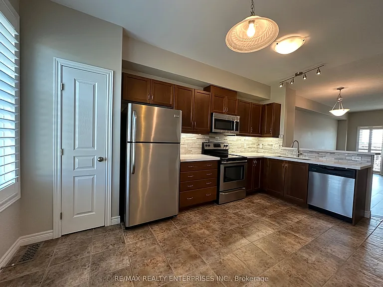 69 Edenrock Dr — Photo 4