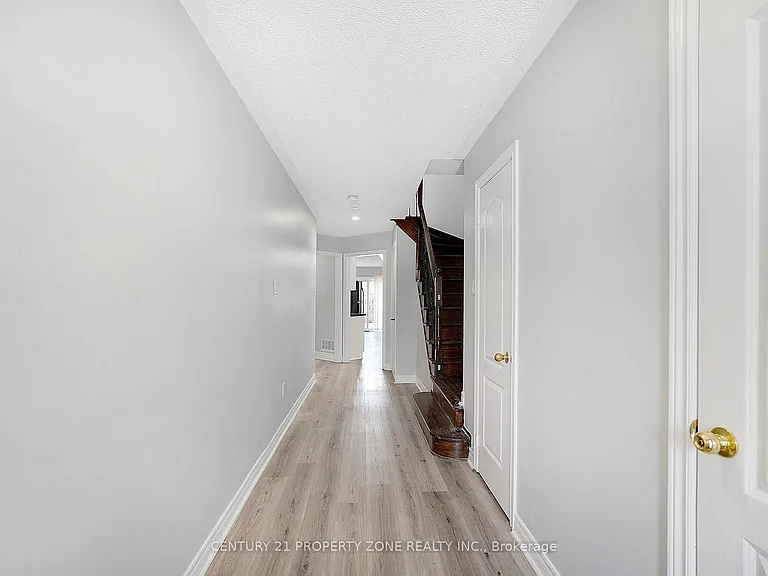 3893 Manatee Way #UPPER — Photo 5
