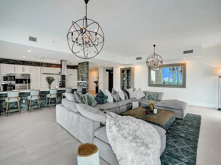 17301 Biscayne Blvd — Photo 14