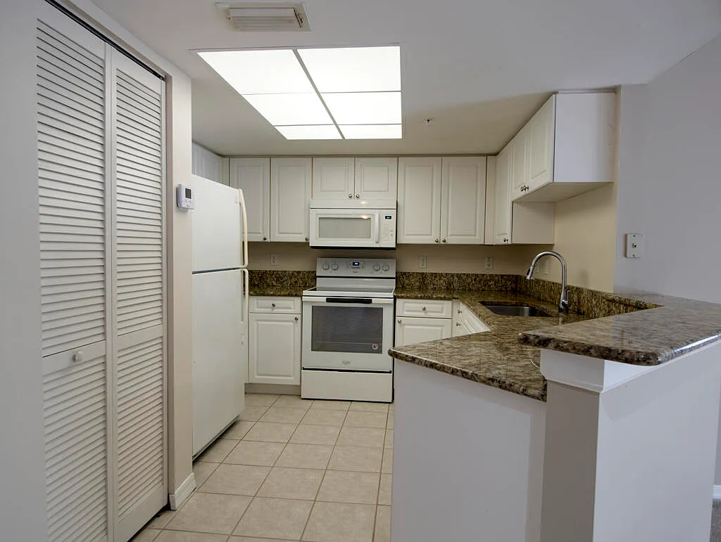 2 bed, 2.0 bath, 1107 sqft, $2,500 — Photo 3
