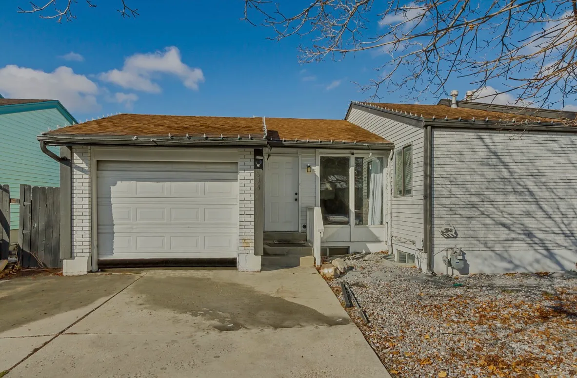 5 bed, $2,900 — Photo 1
