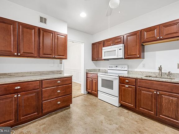 4th image of 7 Slade Ave APT 519