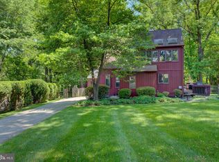 911 Ronnie Cir, Philadelphia, PA 19128