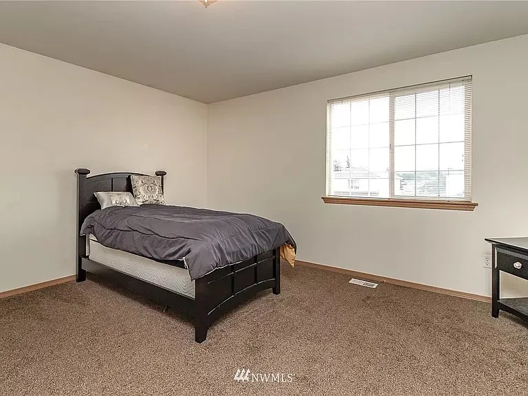 1027 Nepean Dr SE — Photo 14
